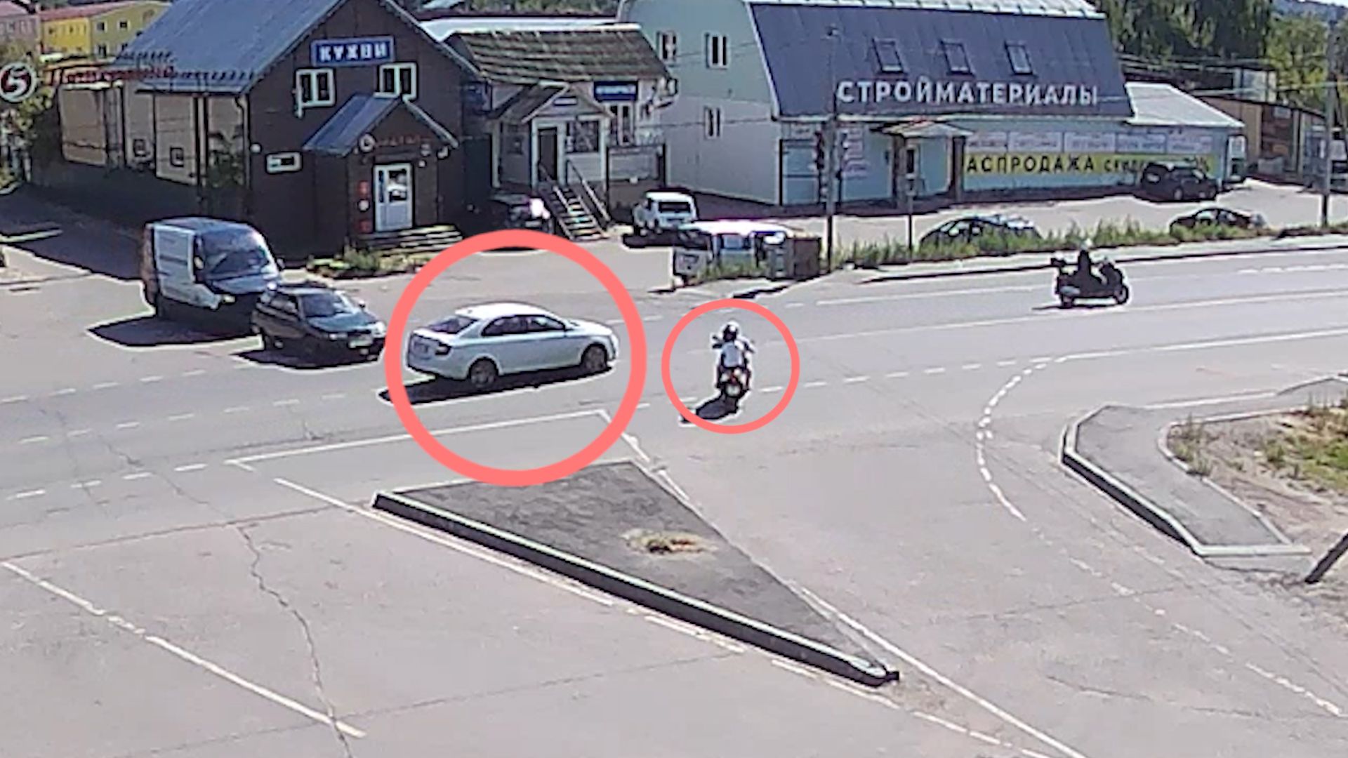 Ведущий чуть не сбил парочку на мопеде. Дорожные ситуации № 30