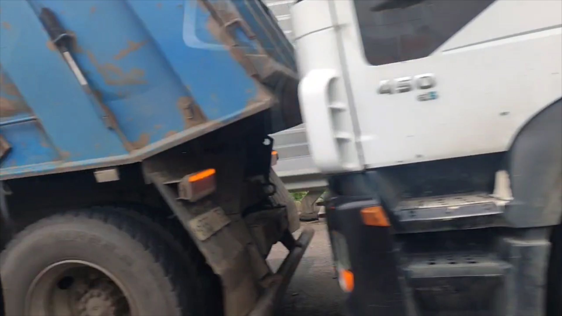 На ЦКАДе догнались грузовики