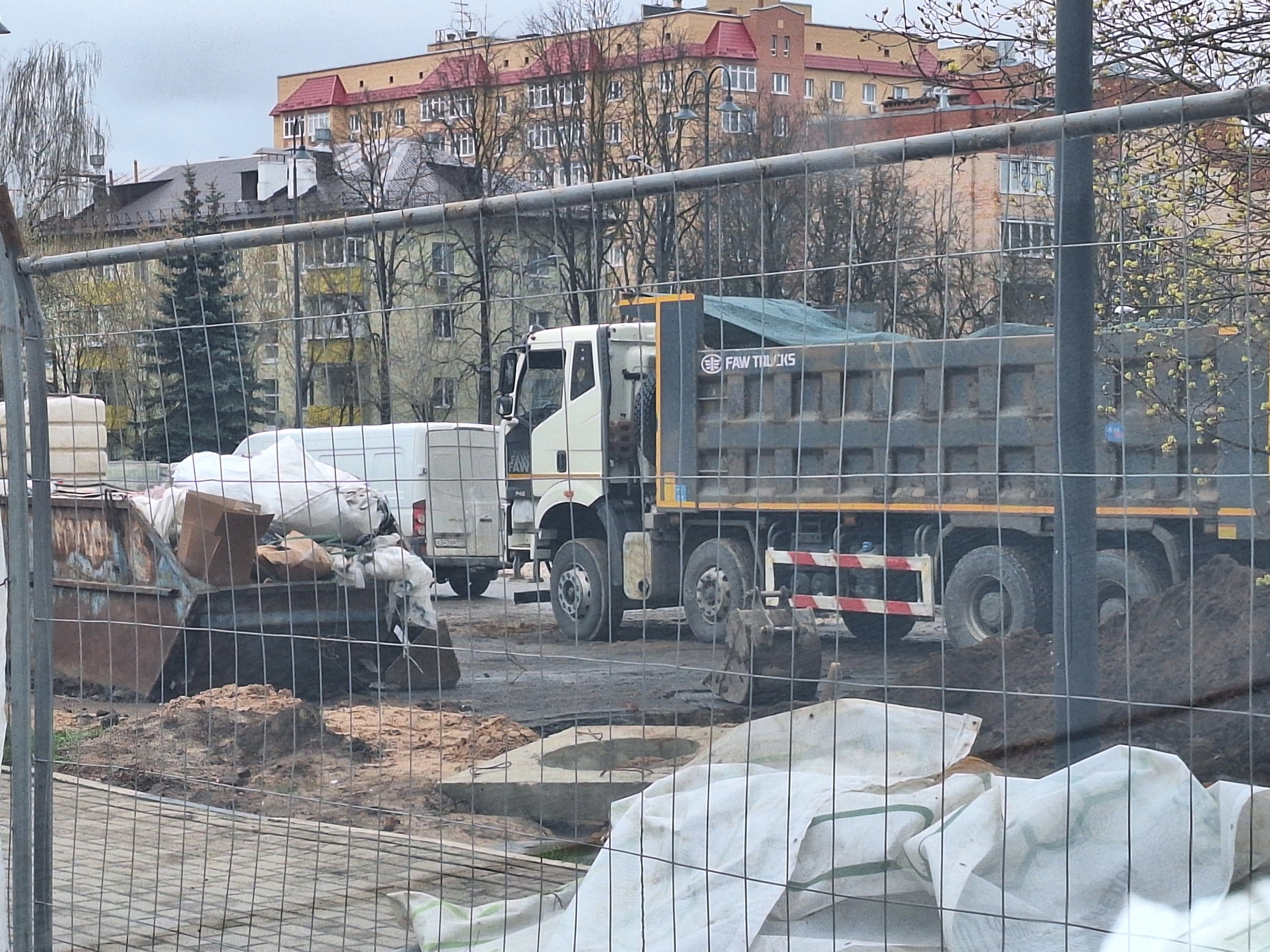 Непрерывный процесс строительства продолжается на площади Революции