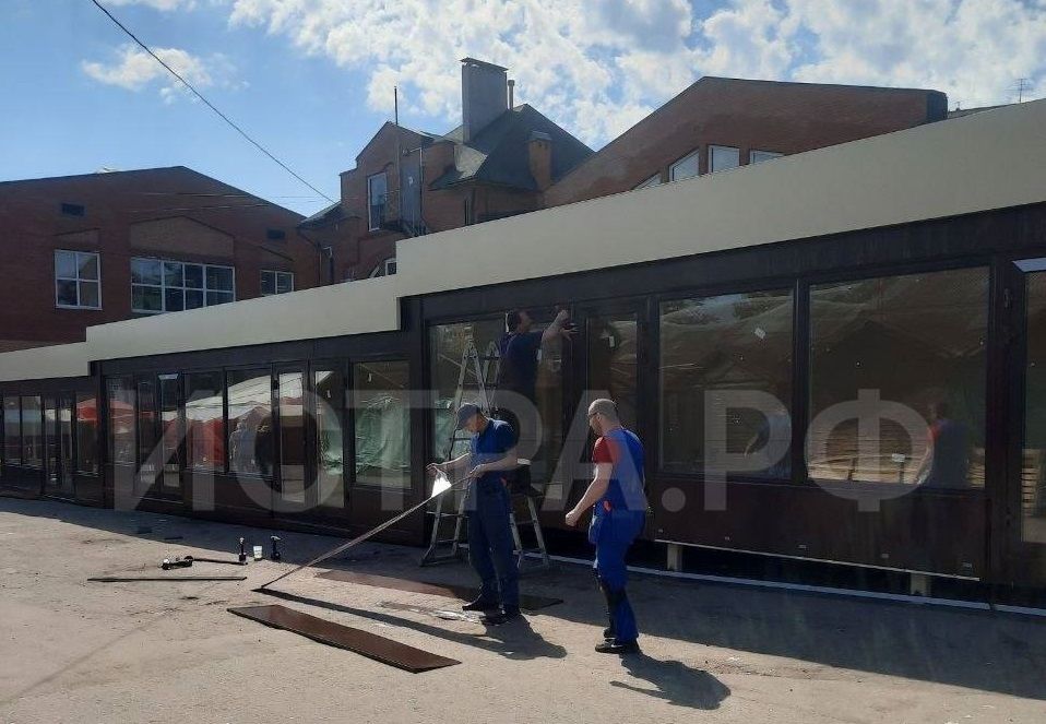 На рынке в Истре заканчивают сборку новых павильонов