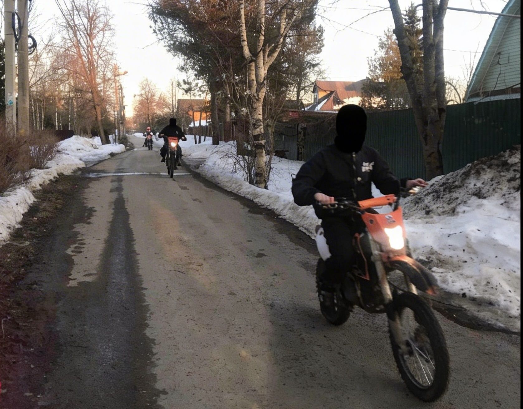 С началом весны подростки устраивают шумные заезды на мотоциклах по дорогам округа