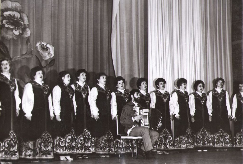 хор чернобелый какой-то.jpg