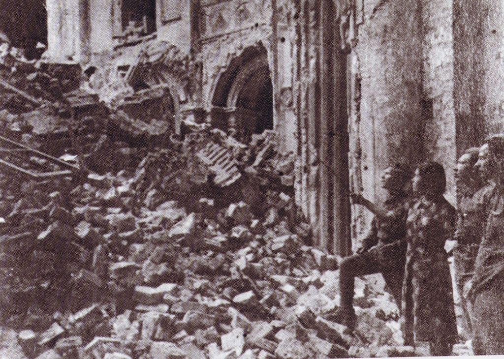 1311888 Экскурсия на развалинах Воскресенского собора.jpg