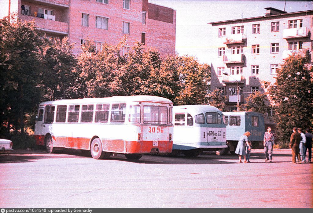 1051540 Автобусы на площади Революции.jpg 1051540 Автобусы на площади Революции.jpg