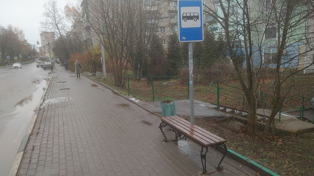 Лавочка остановка автобус.jpg Лавочка остановка автобус.jpg