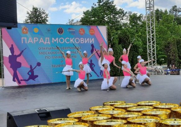 белорозовые костюмы.jpg