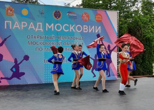 тореодор с флагами.jpg