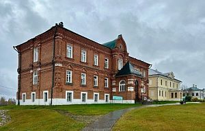 История краснокирпичного дома близ Ново-Иерусалимского монастыря в фотографиях и документах 