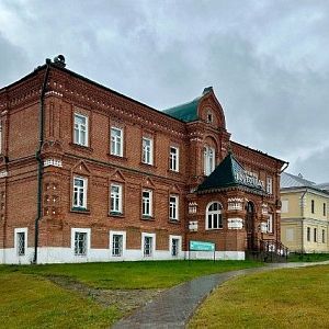 История краснокирпичного дома близ Ново-Иерусалимского монастыря в фотографиях и документах 