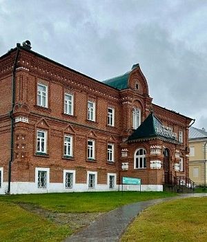 История краснокирпичного дома близ Ново-Иерусалимского монастыря в фотографиях и документах 