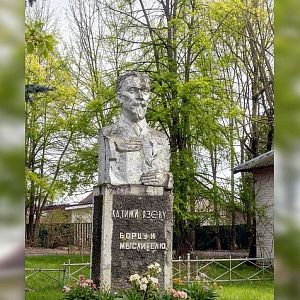 О чём молчит обветшавший памятник Тимирязеву в Алёхново?