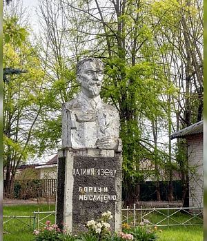 О чём молчит обветшавший памятник Тимирязеву в Алёхново?