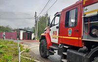 Щитовой дом пострадал от пожара после взрыва газового баллона
