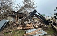 В Новопетровском снесли сараи 