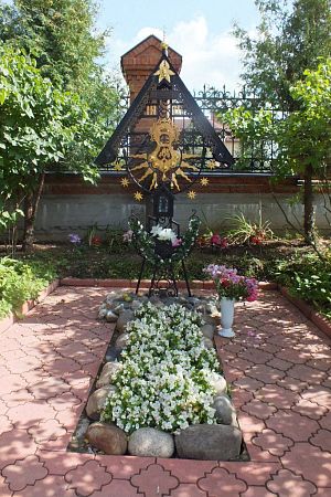 30 лет назад у храма в Дарне перезахоронили мощи блаженной Александры