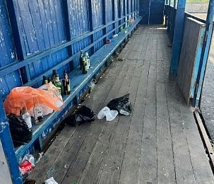 В Курсаково любители выпить облюбовали спортивную площадку